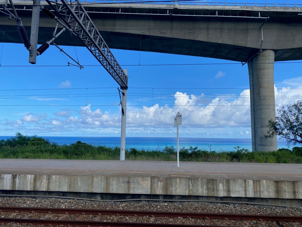 Day 3 Taitung trip: 滝と海と電車 Waterfall, Sea, and&nbsp;Train